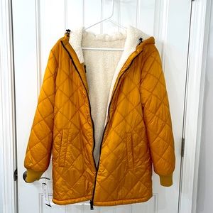 Sanctuary Hooded Reversible Sherpa Cream/Gold jacket. Size medium.